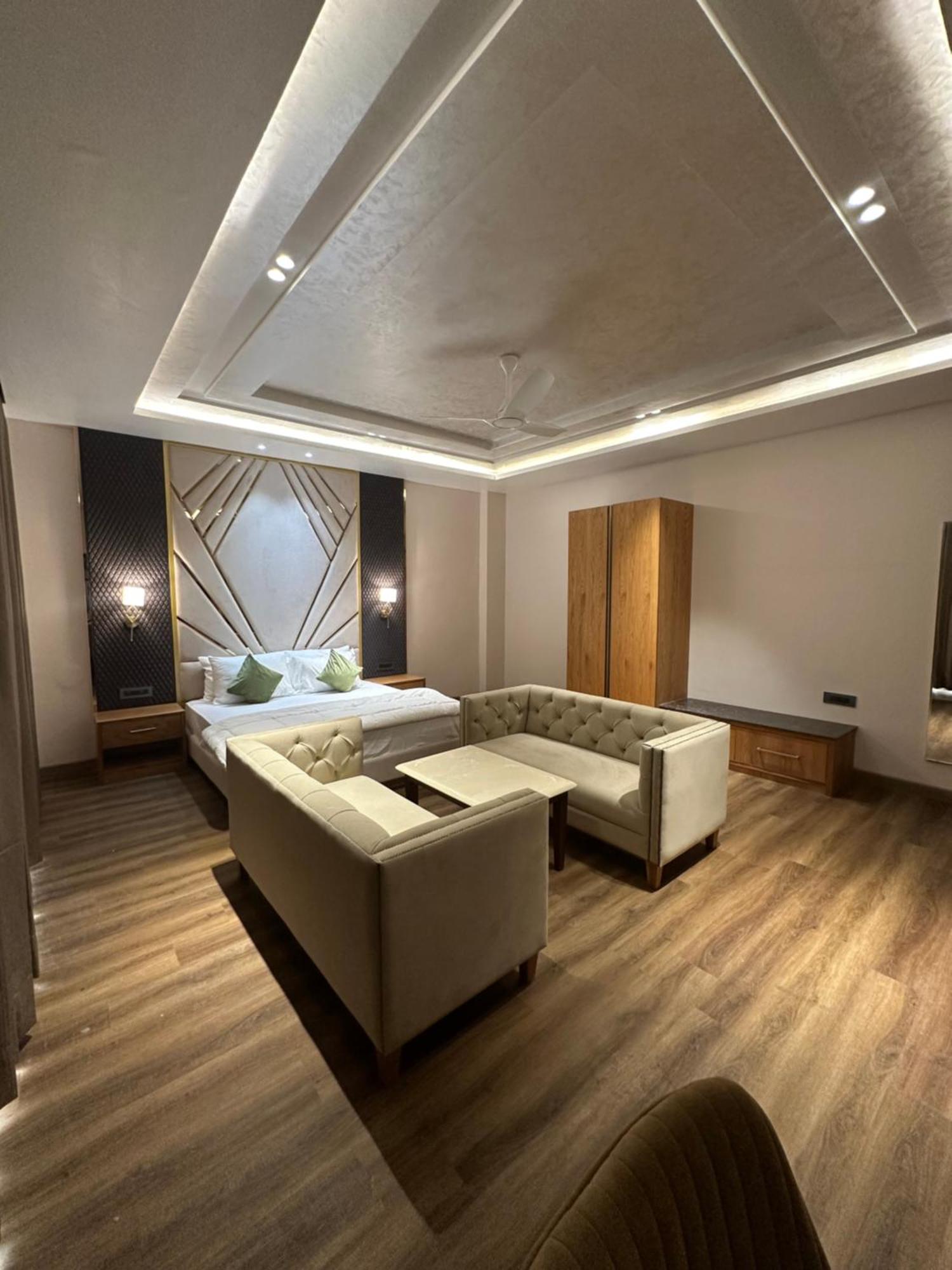 Mayur Simran Rajpura ภายนอก รูปภาพ