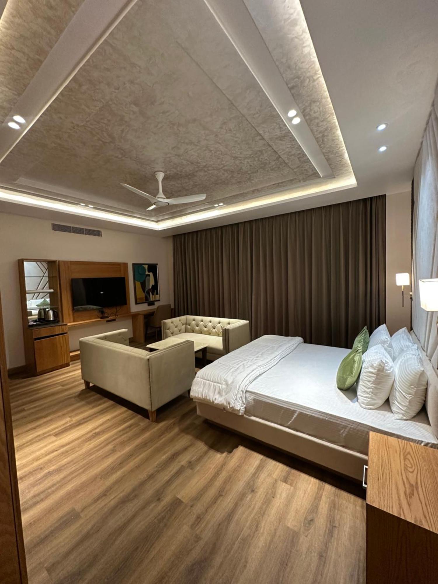 Mayur Simran Rajpura ภายนอก รูปภาพ
