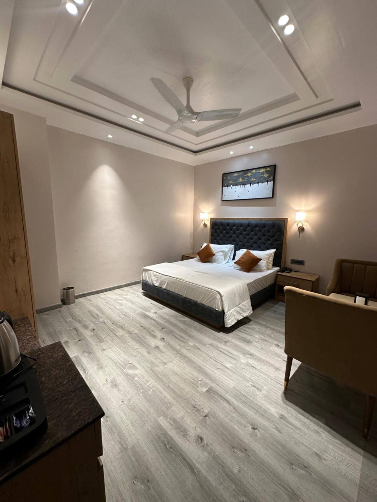 Mayur Simran Rajpura ภายนอก รูปภาพ
